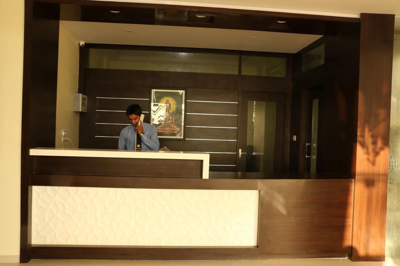 Hotel Reevanta Daman Exterior foto